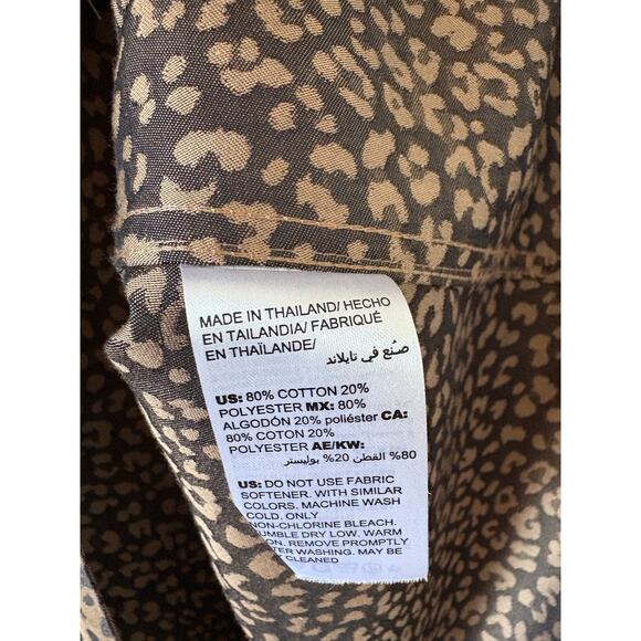 Chicos No Iron Leopard Print Long Sleeve Shirt Blouse Women size 2 or a US 12-14 - Picture 5 of 5